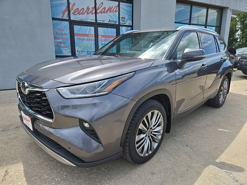 Used 2021 Toyota Highlander Platinum AWD/4WD image 2