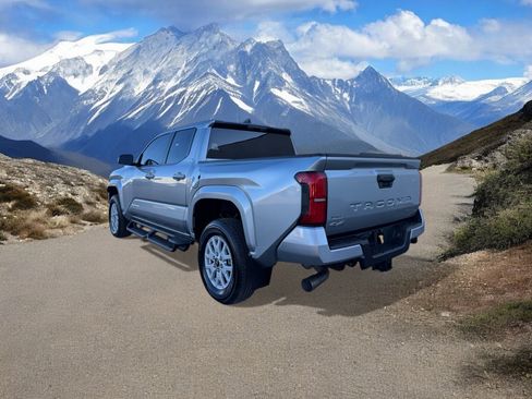 Certified 2024 Toyota Tacoma SR5 image 3