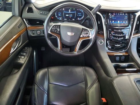 Used 2019 Cadillac Escalade Luxury RWD image 12