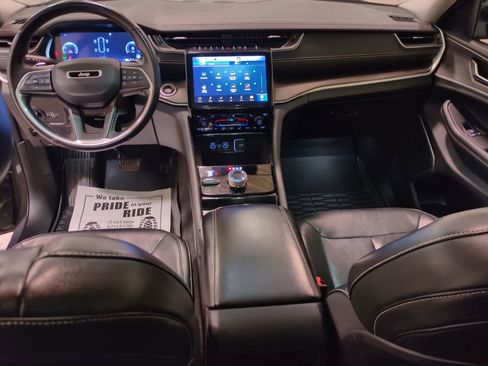 Used 2022 Jeep Grand Cherokee Limited image 16