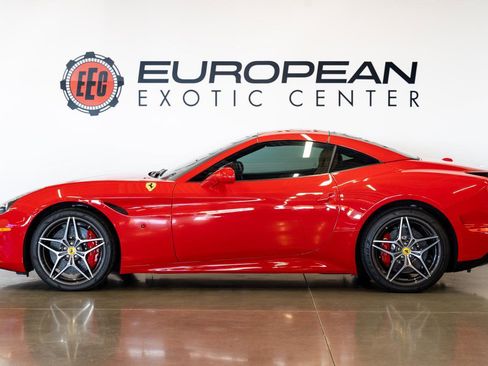 Used 2017 Ferrari California T image 17