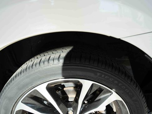 Used 2018 Toyota Corolla SE image 29