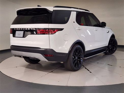 New 2026 Land Rover Discovery S image 2