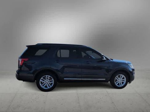 Used 2017 Ford Explorer XLT w/ Equipment Group 202A FWD image 9