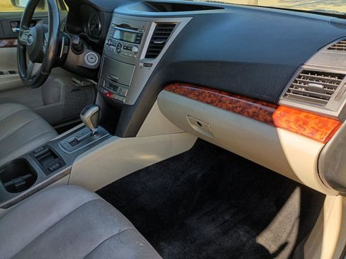 Used 2010 Subaru Outback 2.5i Limited image 14