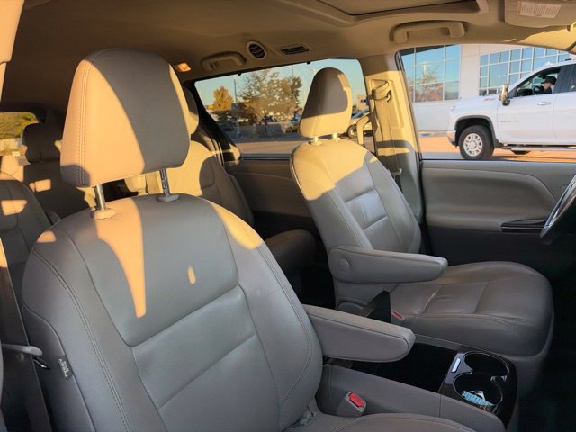 Used 2018 Toyota Sienna XLE FWD image 16