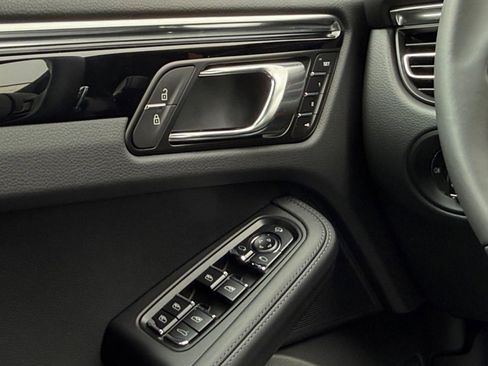 New 2026 Porsche Macan Turbo image 13