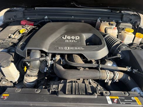 Used 2023 Jeep Gladiator Sport AWD/4WD image 3