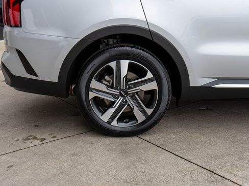 Certified 2023 Kia Sorento EX image 33