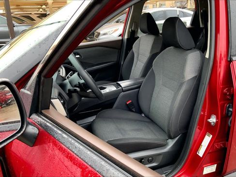 Used 2023 Nissan Rogue SV image 8