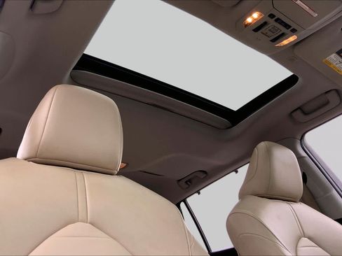 Used 2022 Toyota Highlander XLE FWD image 14