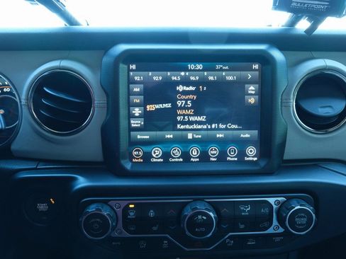 Used 2022 Jeep Gladiator Overland image 17