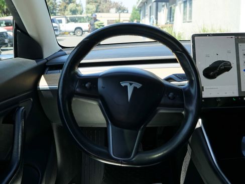 Used 2018 Tesla Model 3 Long Range RWD image 40