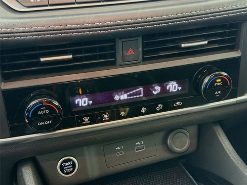 Used 2023 Nissan Rogue SV image 16