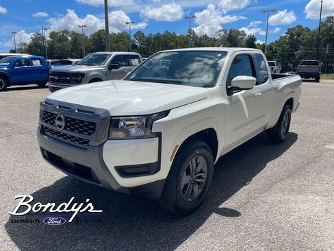 Used 2025 Nissan Frontier SV RWD image 3