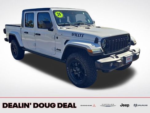 Used 2024 Jeep Gladiator Sport image 8