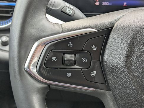 Used 2025 Chevrolet Trax LT w/ LT Convenience Package image 16