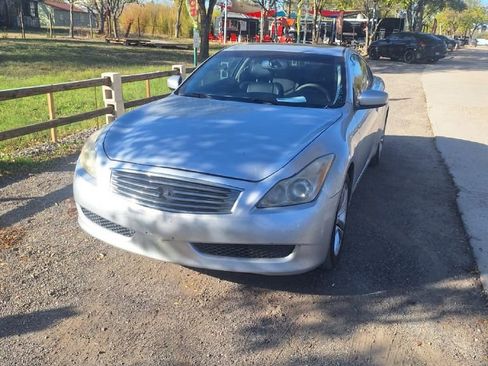 Used 2010 INFINITI G37 x Coupe w/ Premium Pkg image 1