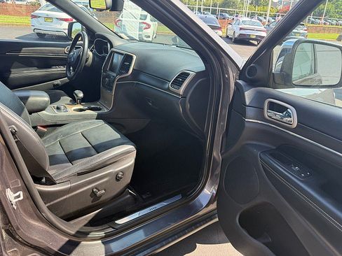 Used 2015 Jeep Grand Cherokee Limited w/ Luxury Group II AWD/4WD image 23
