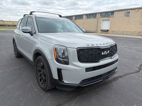 Certified 2022 Kia Telluride EX w/ EX Premium Package AWD/4WD image 3
