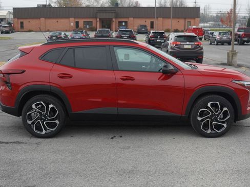 New 2026 Chevrolet Trax RS w/ Sunroof Package image 2