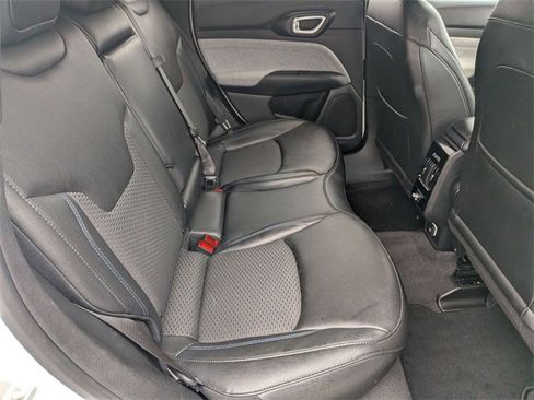 Certified 2024 Jeep Compass Latitude image 28