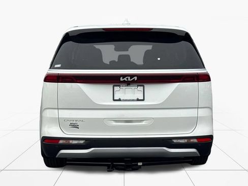 Used 2024 Kia Carnival LX FWD image 4