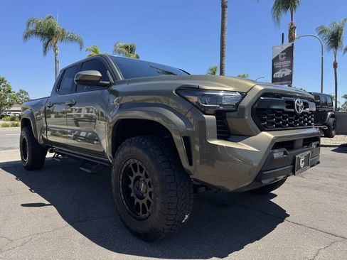 Used 2024 Toyota Tacoma TRD Sport w/ TRD Sport Upgrade Package AWD/4WD image 9