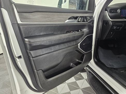 Used 2024 Jeep Wagoneer Series II AWD/4WD image 18