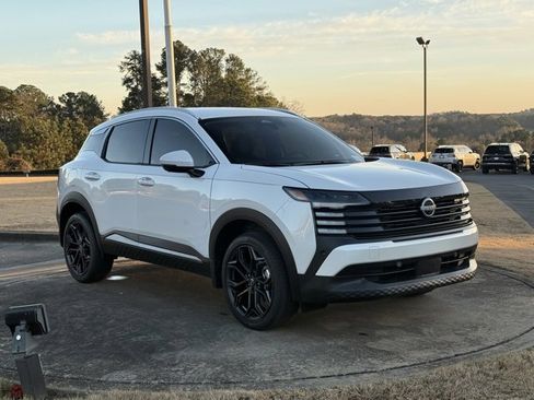 Used 2025 Nissan Kicks SR image 4