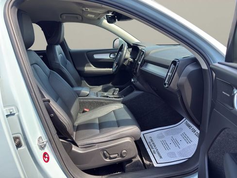 Used 2019 Volvo XC40 T5 Momentum AWD/4WD image 19