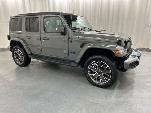 Used 2022 Jeep Wrangler Unlimited Sahara image 1