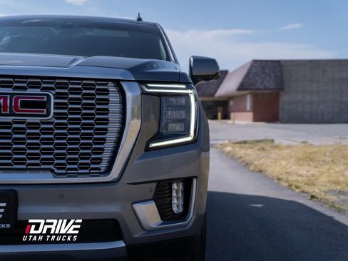 Used 2021 GMC Yukon XL Denali w/ Denali Premium Package image 6