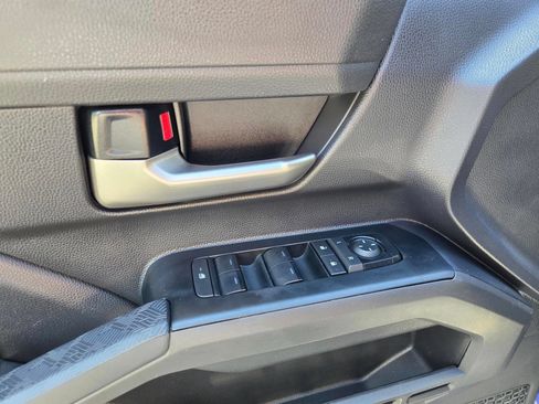 Used 2025 Toyota Tacoma TRD Sport AWD/4WD image 18