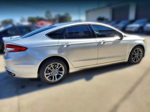 Used 2017 Ford Fusion SE w/ Equipment Group 201A image 15