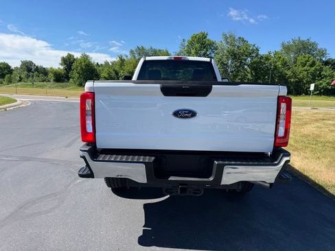 Used 2025 Ford F350 XLT w/ FX4 Off-Road Package AWD/4WD image 9
