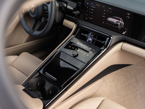 Certified 2026 Porsche Panamera RWD image 30