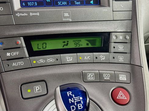 Used 2015 Toyota Prius Four FWD image 23