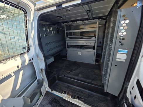 Used 2017 Chevrolet Express 2500 RWD image 10