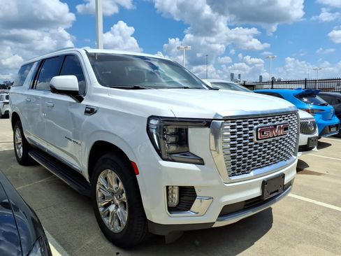 Used 2022 GMC Yukon XL Denali RWD image 1