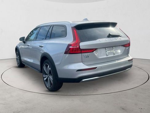 Certified 2025 Volvo V60 B5 Cross Country Plus AWD/4WD image 3