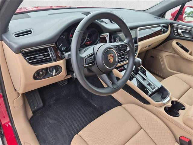 Used 2025 Porsche Macan Turbo AWD/4WD image 10