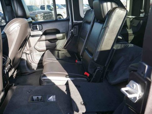 Used 2018 Jeep Wrangler Unlimited Sahara image 19