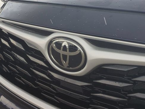Used 2023 Toyota Highlander XLE FWD image 55