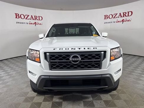 Used 2024 Nissan Frontier SV w/ SV Convenience Package image 2