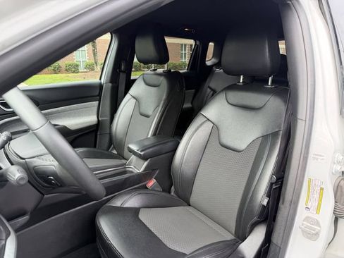 Used 2024 Jeep Compass Latitude AWD/4WD image 11