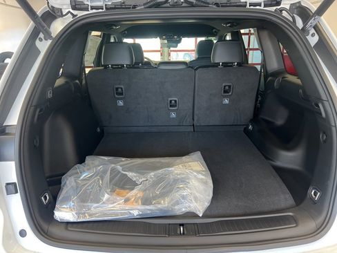 New 2025 Jeep Grand Cherokee Altitude image 24