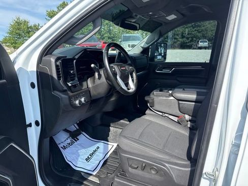 Used 2024 GMC Sierra 2500 SLE w/ SLE Value Package AWD/4WD image 18