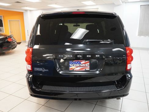 Used 2017 Dodge Grand Caravan SE image 8