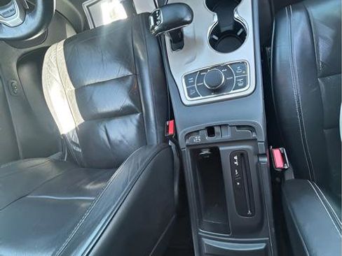 Used 2014 Jeep Grand Cherokee Overland AWD/4WD image 21